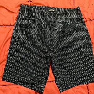 Hilary Radley Short size M black in white 76% Rayon 21% Nylon